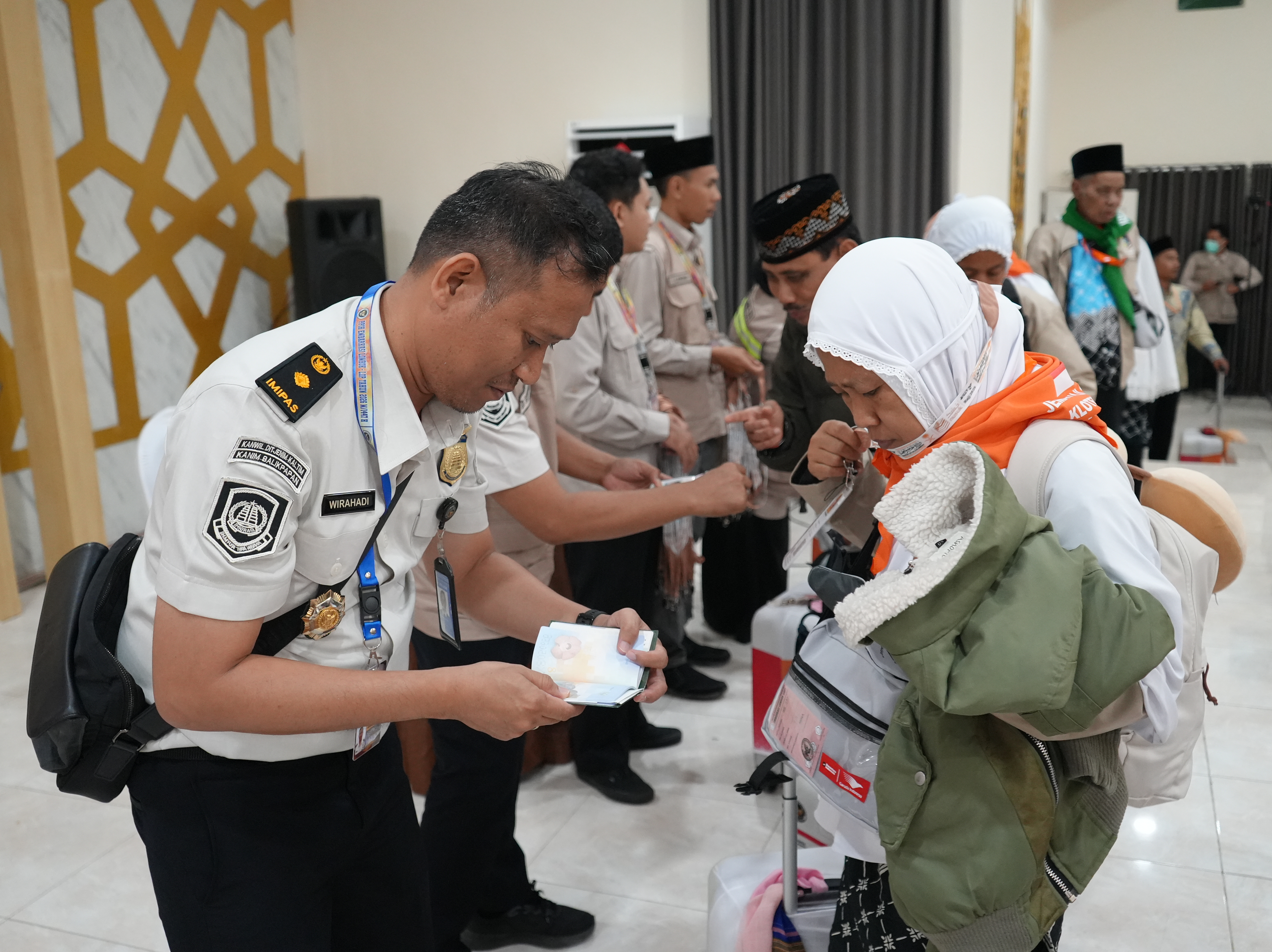 Pelepasan Jemaah Haji Kloter 1 Embarkasi Lombok Berlangsung Khidmat
